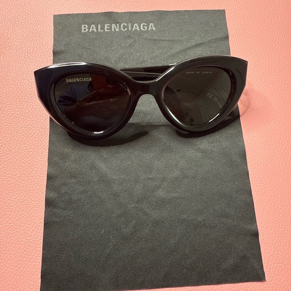 Balenciaga Elegant Black Sunglasses